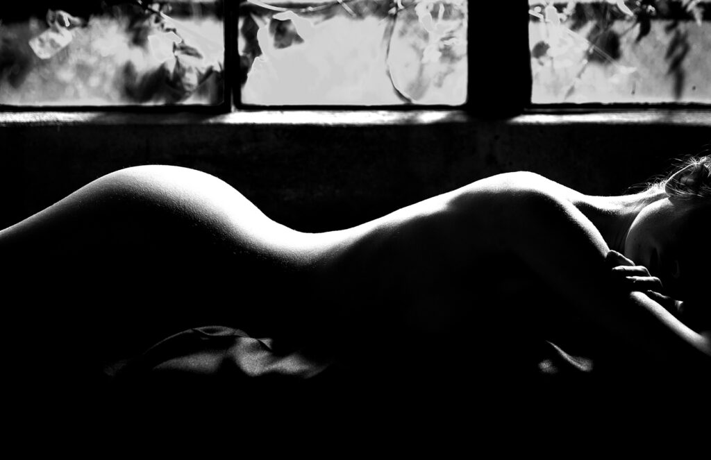 Black and white study of the curve of the female back. Gerard Harrison, fine art photographer.